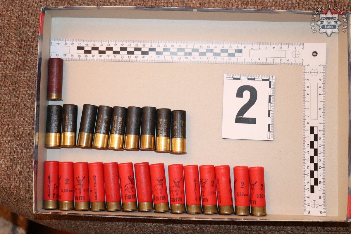 Zatrzymanie za posiadanie narkotyków i broni. Brzękowice (gmina Psary), Będzin, Sosnowiec. 8 kwietnia 2025.