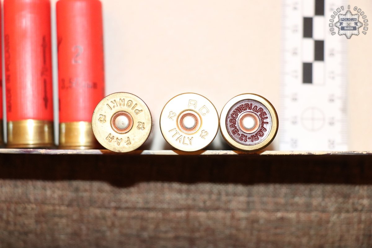 Zatrzymanie za posiadanie narkotyków i broni. Brzękowice (gmina Psary), Będzin, Sosnowiec. 8 kwietnia 2025.