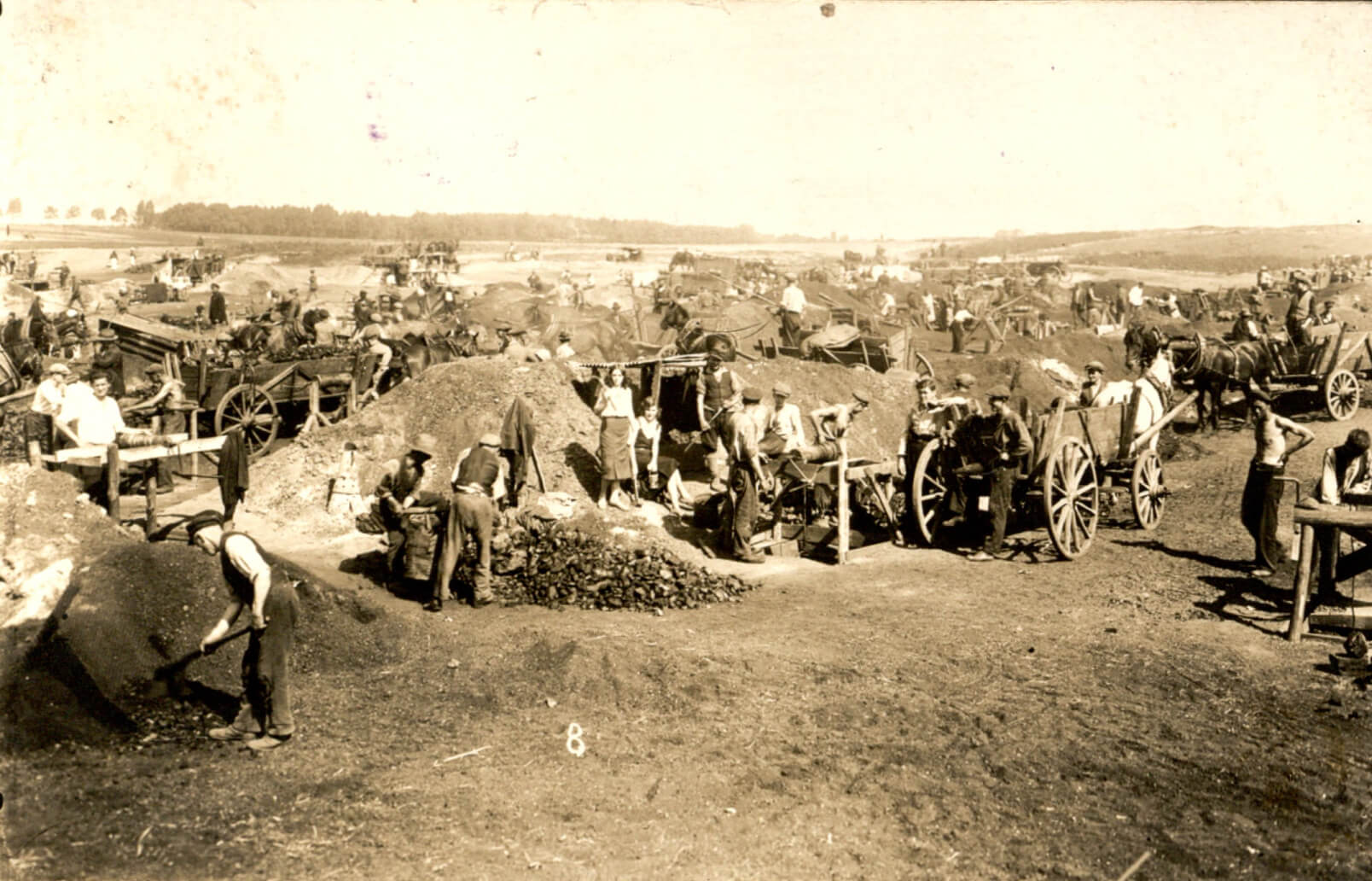 Biedaszyby na Agnieszce. Max Steckel sfotografował też tereny dzisiejszego Parku Śląskiego.