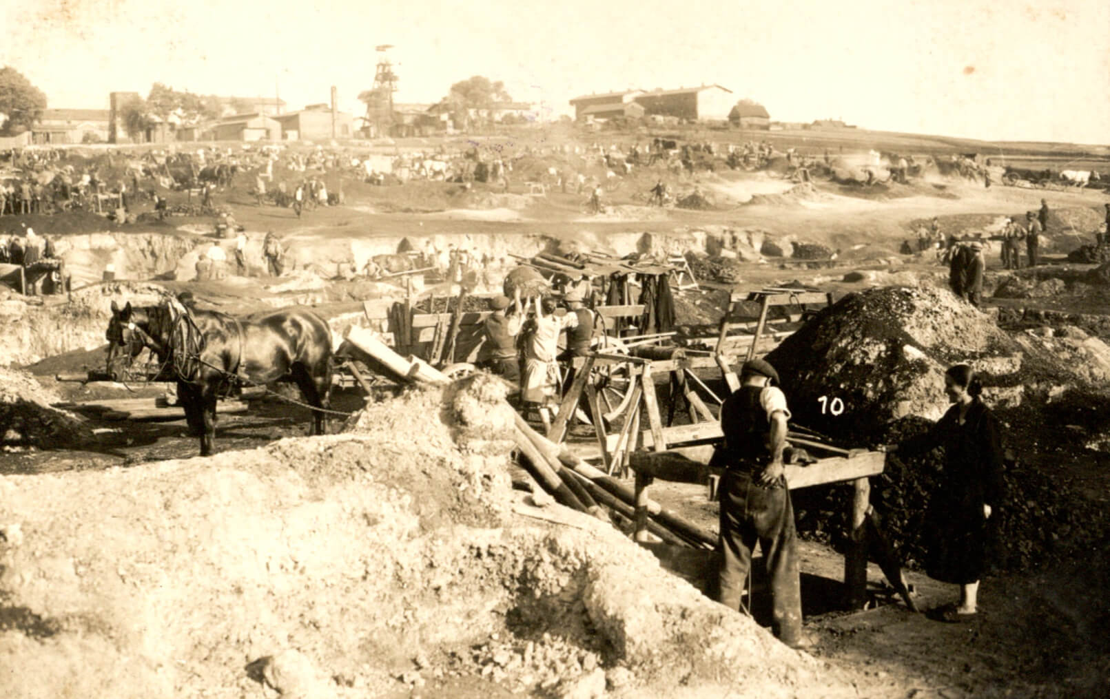 Biedaszyby na Agnieszce w roku 1937. Max Steckel sfotografował też tereny dzisiejszego Parku Śląskiego.
