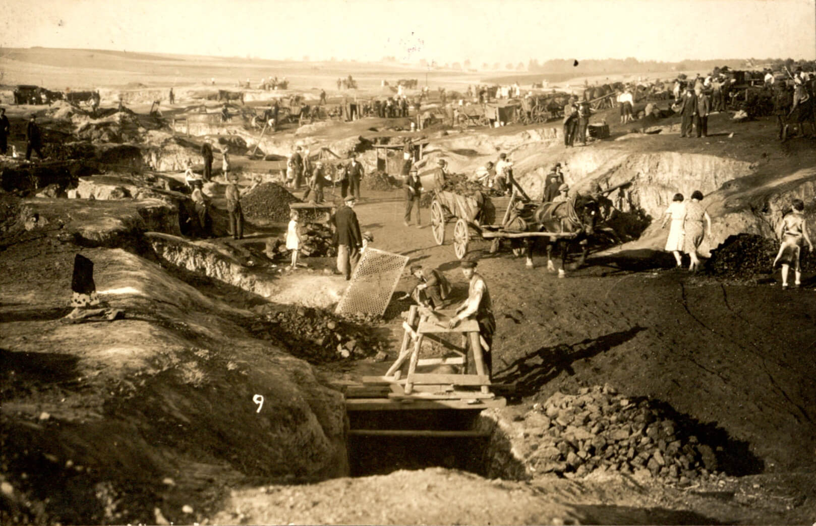 Biedaszyby na Agnieszce w roku 1937. Max Steckel sfotografował też tereny dzisiejszego Parku Śląskiego.