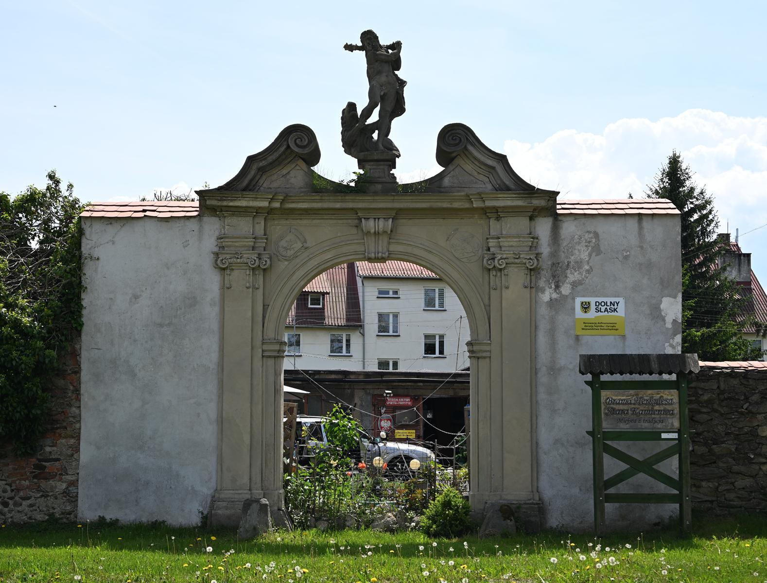 Brama Herkulesa, Stara Kamienica