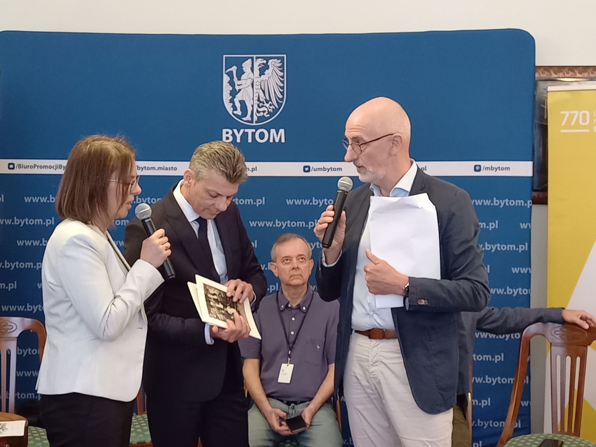 Mariusz Wołosz i Christoph Kayser, prawnuk Georga Brüninga.