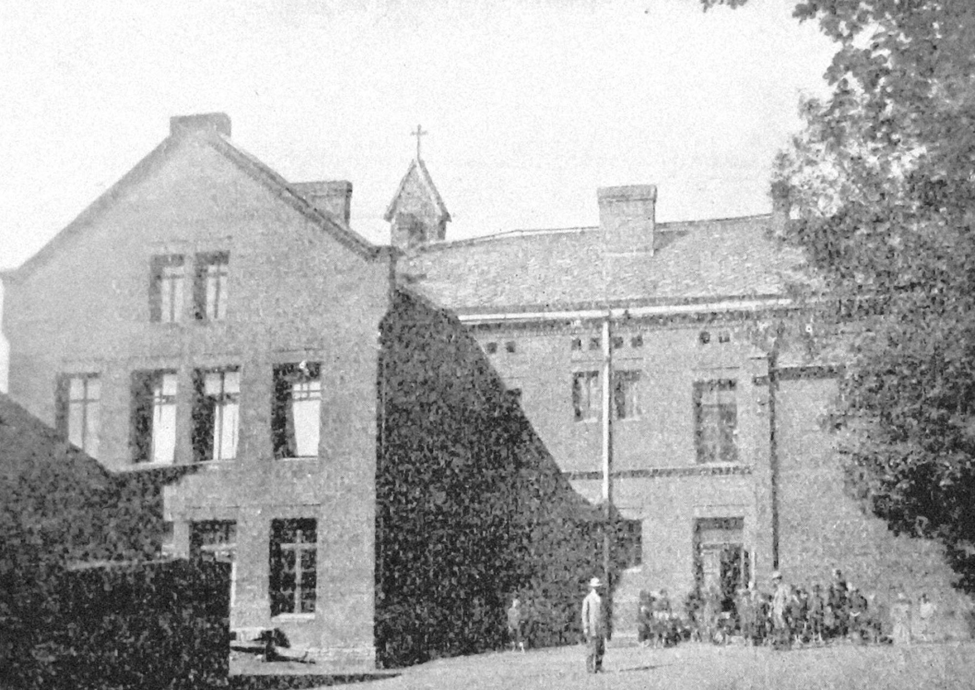 Budynek szkolny przy ul. Andersa 16 ok. 1915 r.