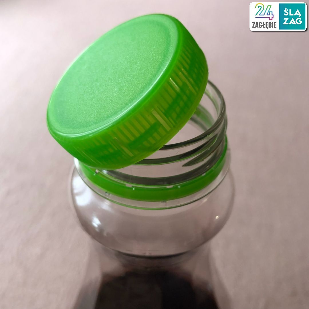 Butelka z zakrętką. 3 grudnia 2025.