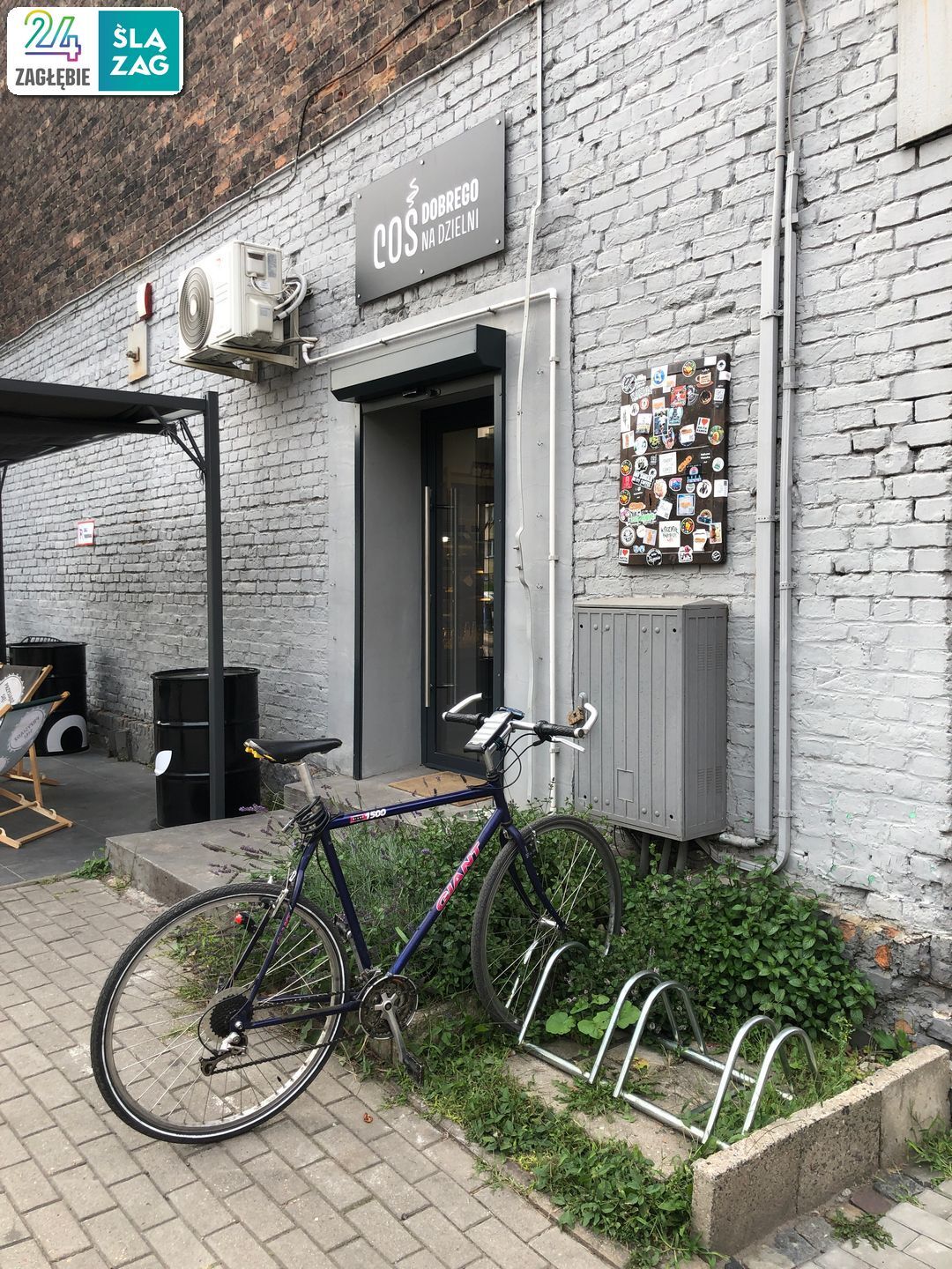 Bytom-Łagiewniki. Lokal «Coś dobrego na dzielni» przy ul. Armii Krajowej. Test nawigacji rowerowych: Google Maps, Apple Maps, Mapy.cz. Zdjęcia z trasy. 9 sierpnia 2025.