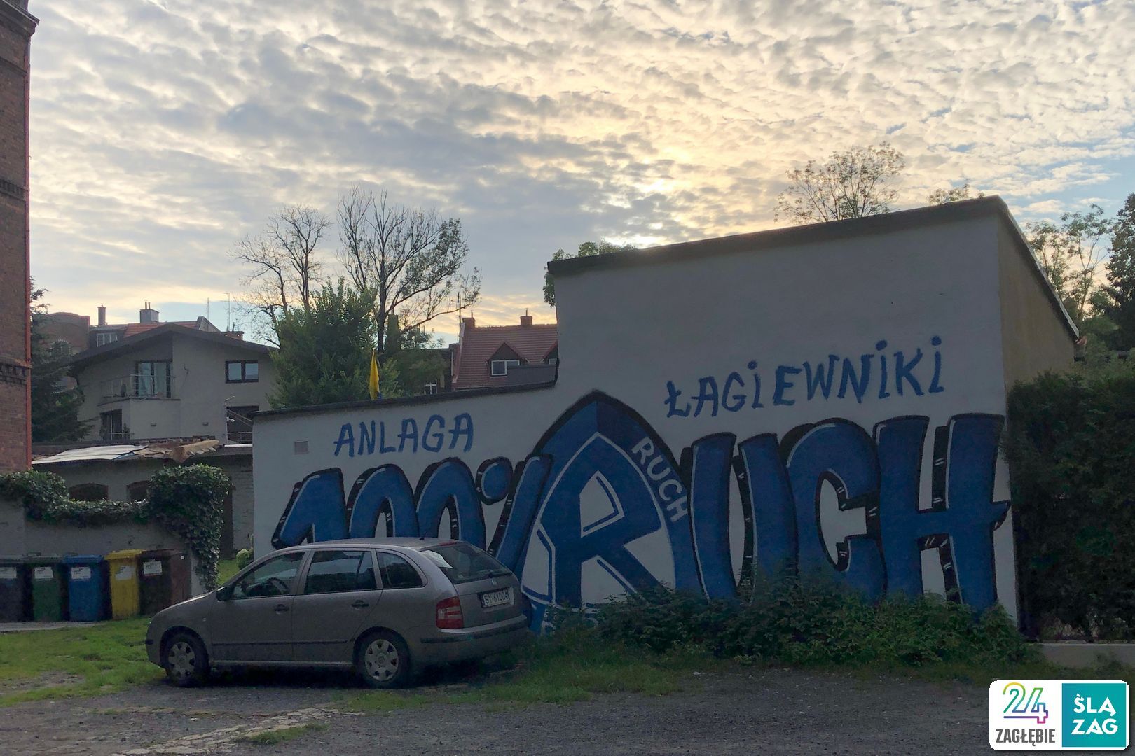 Bytom-Łagiewniki. Ul. Św. Św. Cyryla i Metodego. Mural «Ruchu» Chorzów.. Test nawigacji rowerowych: Google Maps, Apple Maps, Mapy.cz. Zdjęcia z trasy. 9 sierpnia 2025.