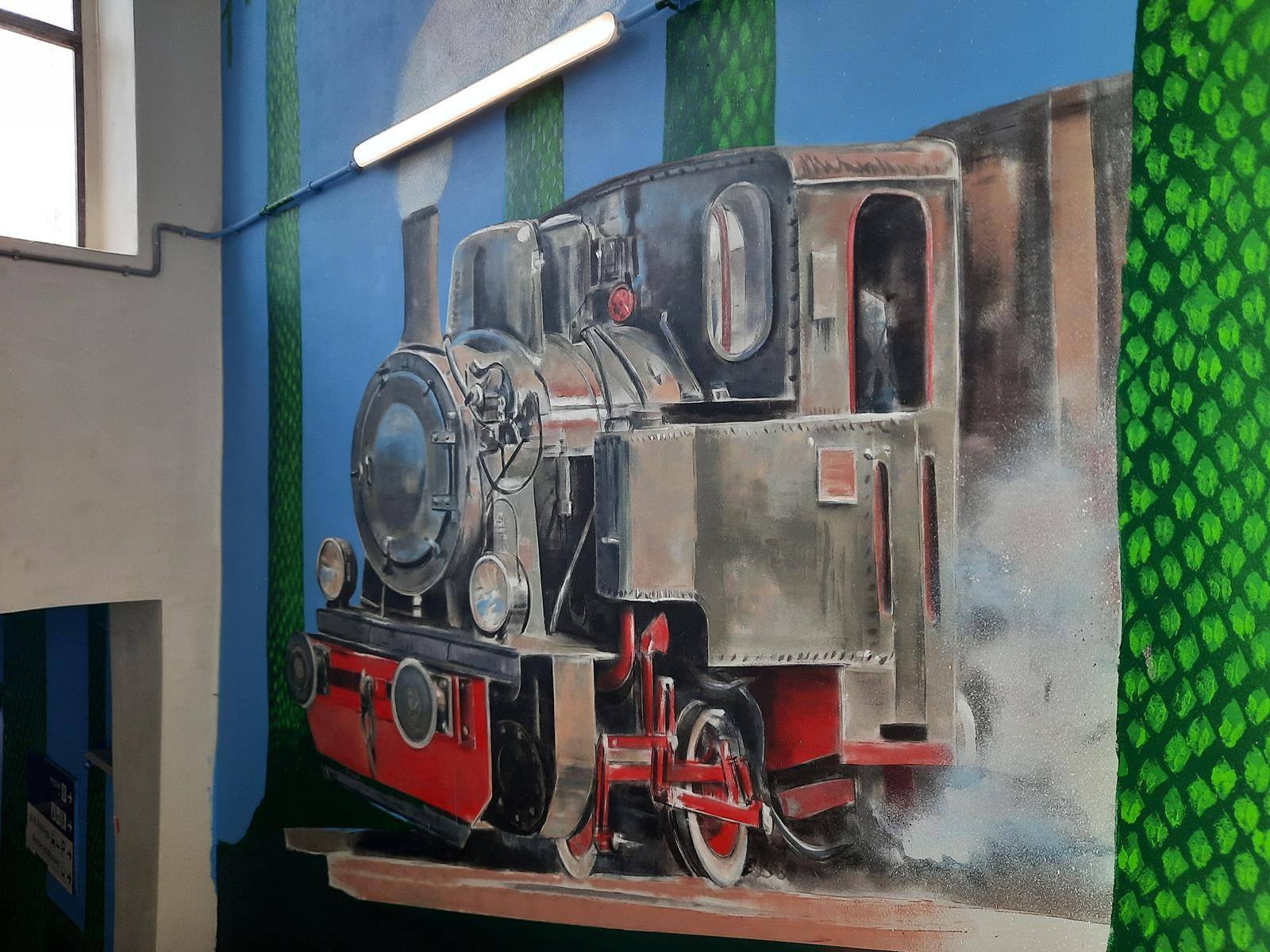 Bytom, murale w tunelach pod halą peronową