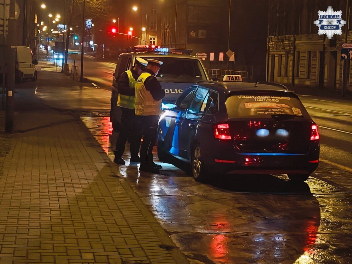 Akcja kontroli taksówek świadczących przewozy osób przez aplikację. 20-21 marca 2026