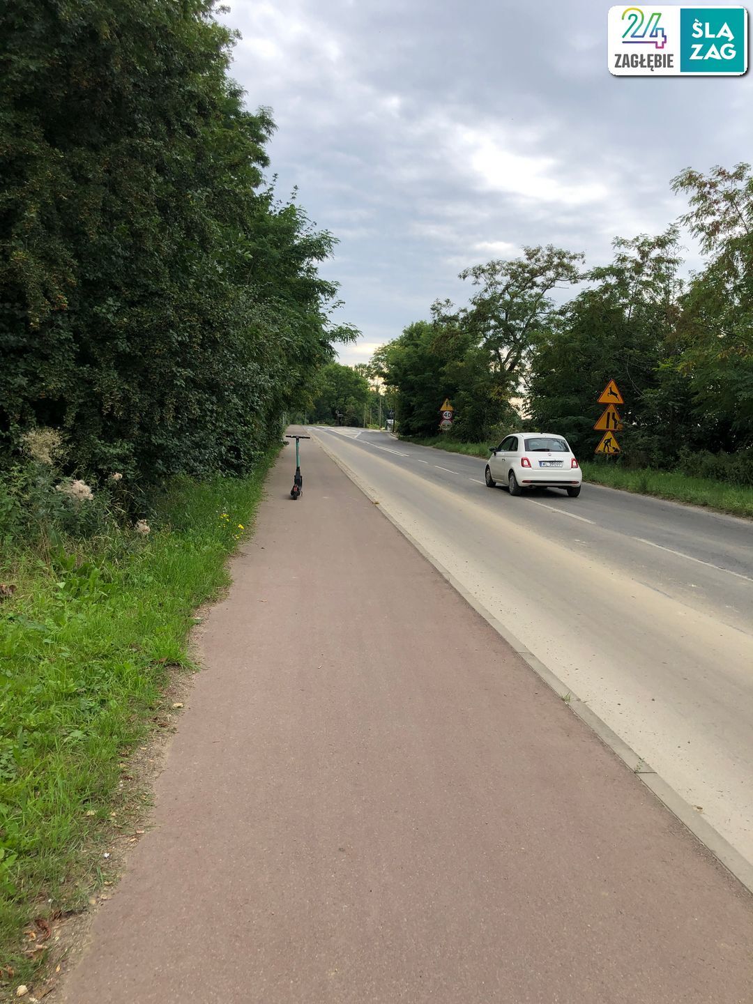 Chorzów-Maciejkowice. Ul. Michałkowicka. Hulajnoga na DDR. Test nawigacji rowerowych: Google Maps, Apple Maps, Mapy.cz. Zdjęcia z trasy. 9 sierpnia 2025.