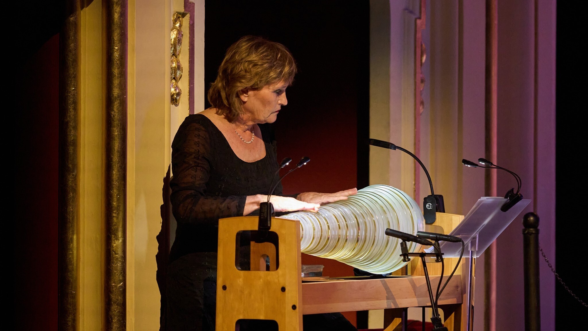 Christa Schönfeldinger, harmonika szklana