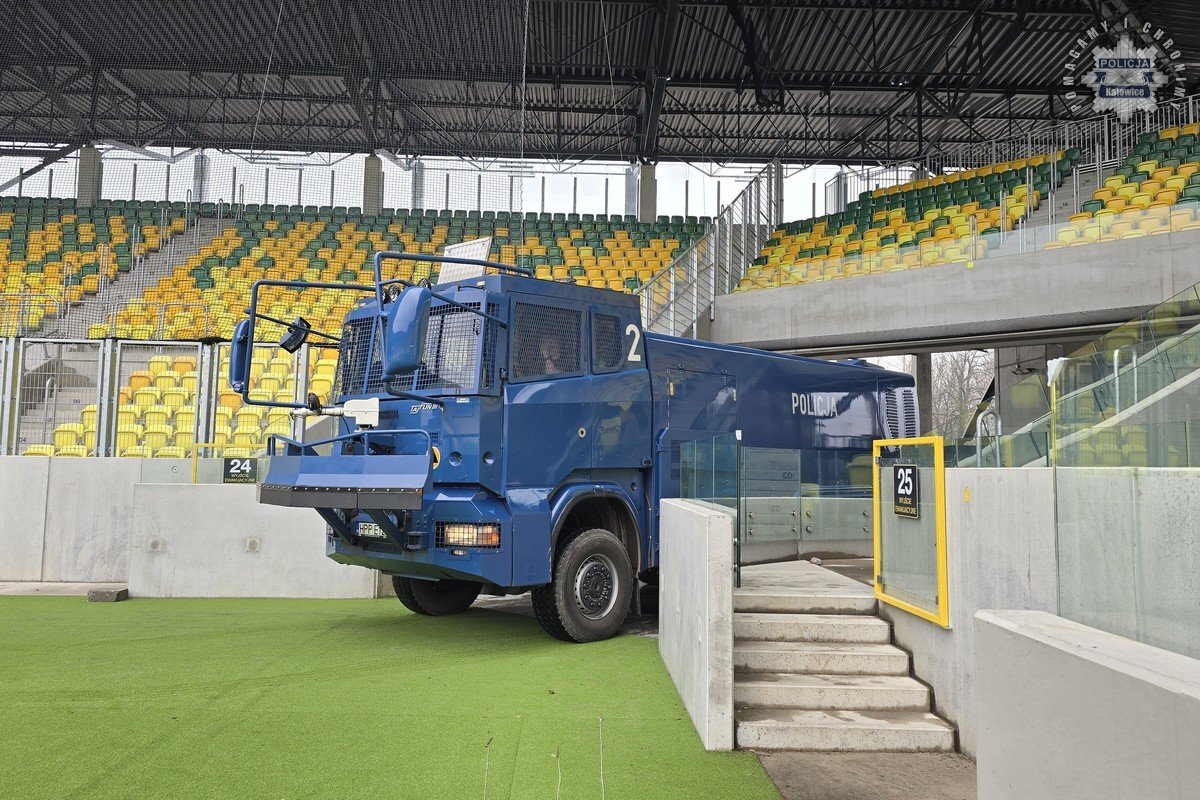 Cwiczenia Katowice nowy stadion policja 2