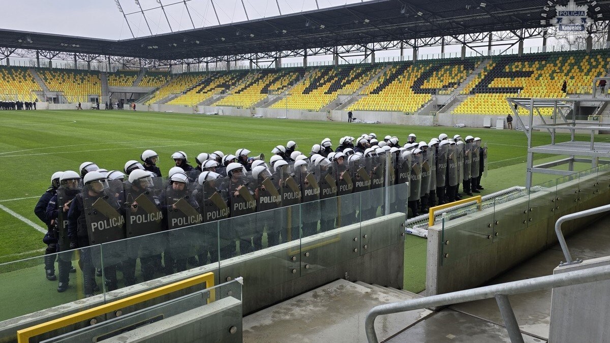 Ćwiczenia policji na nowym stadionie w Katowicach