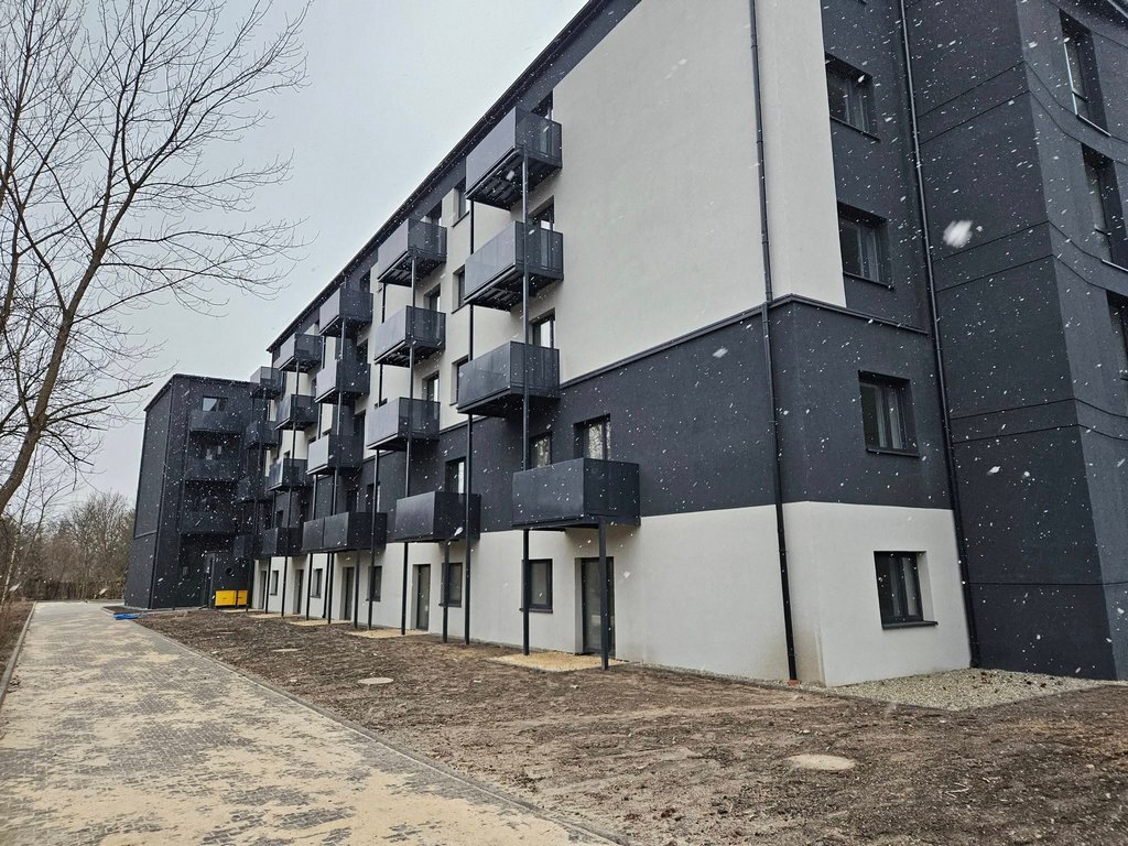 Czeladź. Była szkoła górnicza po adaptacji na blok mieszkalny.