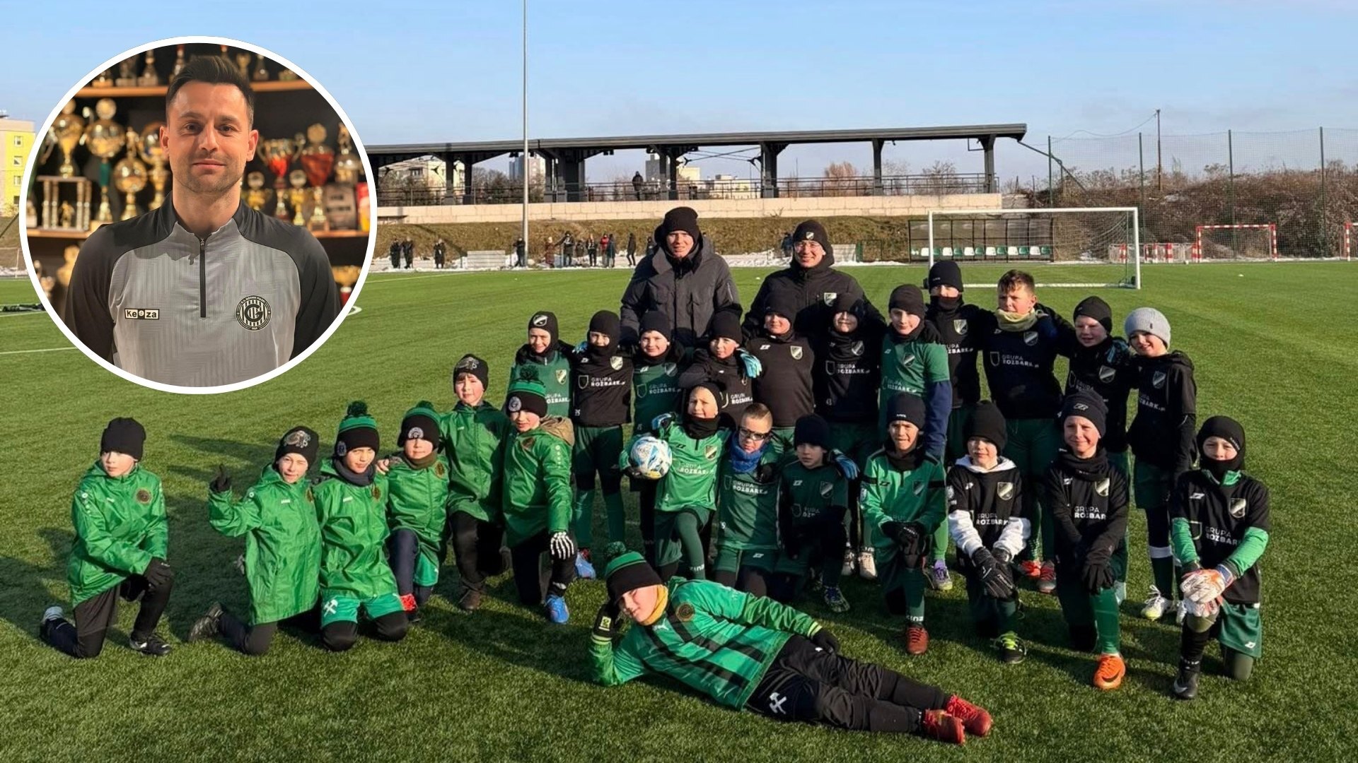 Czeladź. Młodzi piłkarze klubu sportowego Górnik Piaski i nowy trener – Kamil Biliński