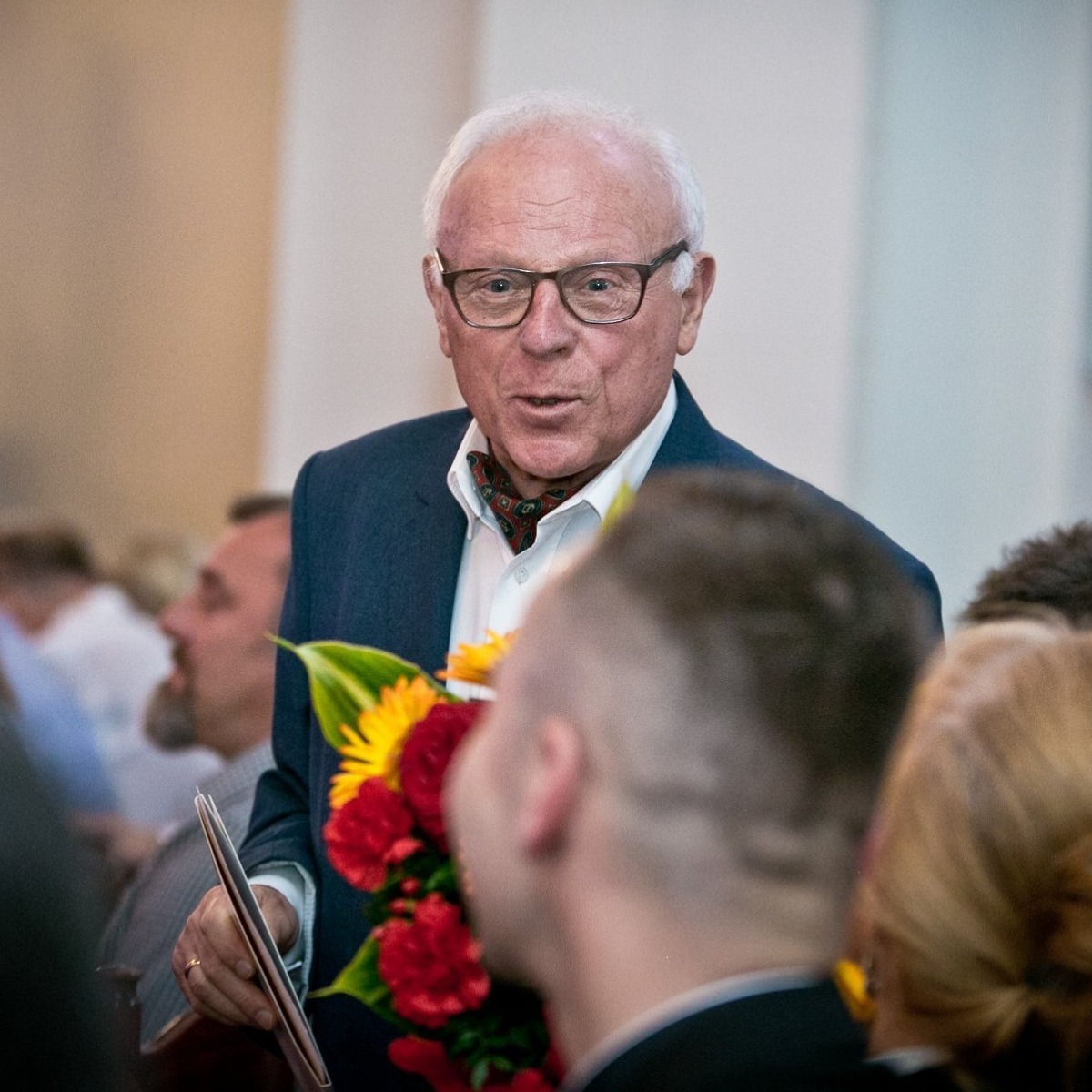 Czeladź-Piaski. Kościół pw. Matki Boskiej Bolesnej. Henryk Kuźniak podczas koncertu „Czeladzkie inspiracje i filmowe przeboje Henryka Kuźniaka