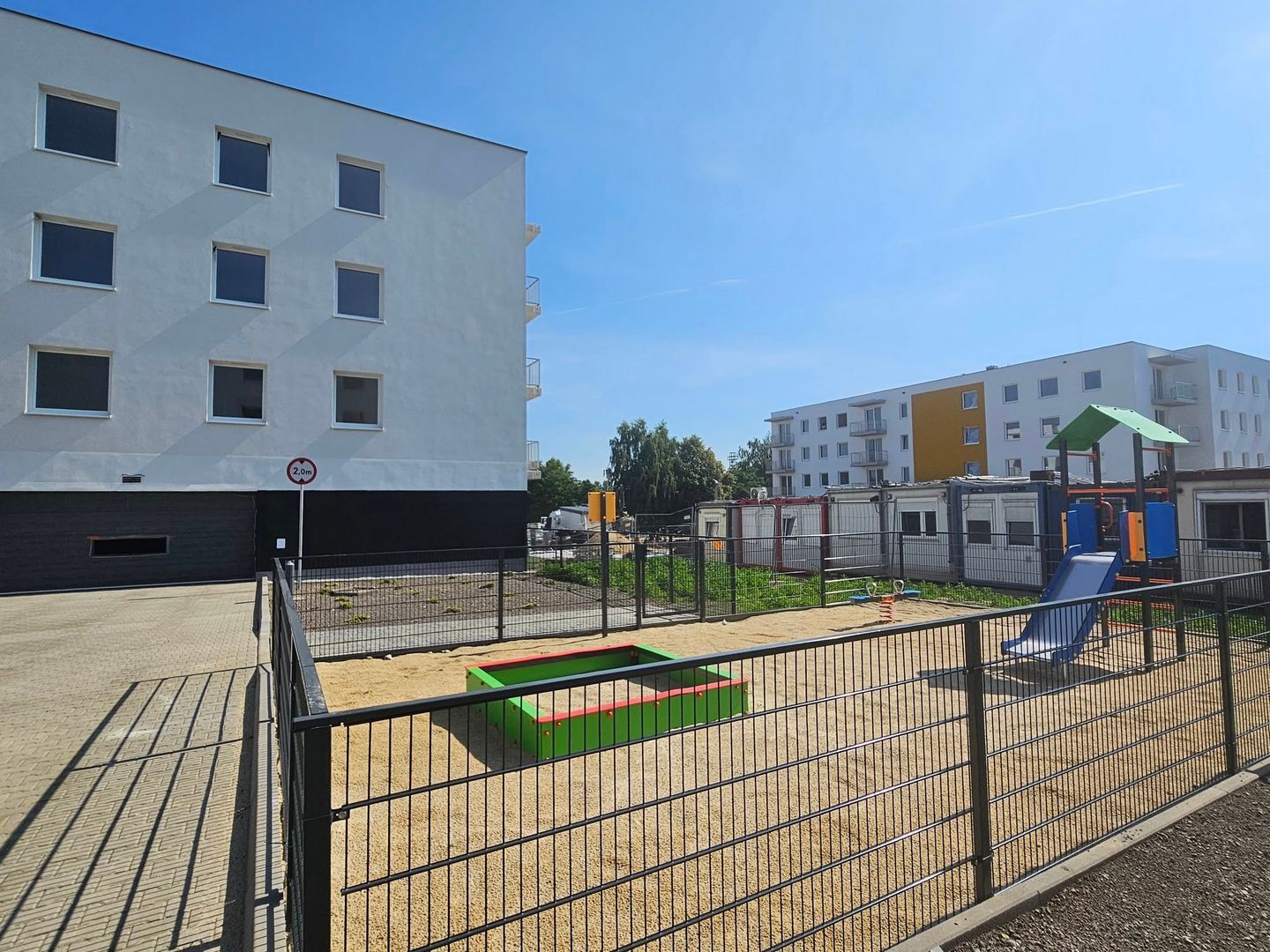 Czeladź. Ulica generała Józefa Hallera. Końcowy etap budowy pierwszej części osiedla mieszkaniowego TBS. 24 lipca 2025.