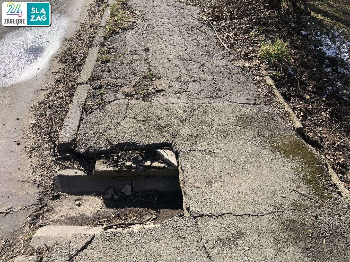 Czeladź. Ulica Katowicka. Stan drogi i chodnika. 17 marca 2025.