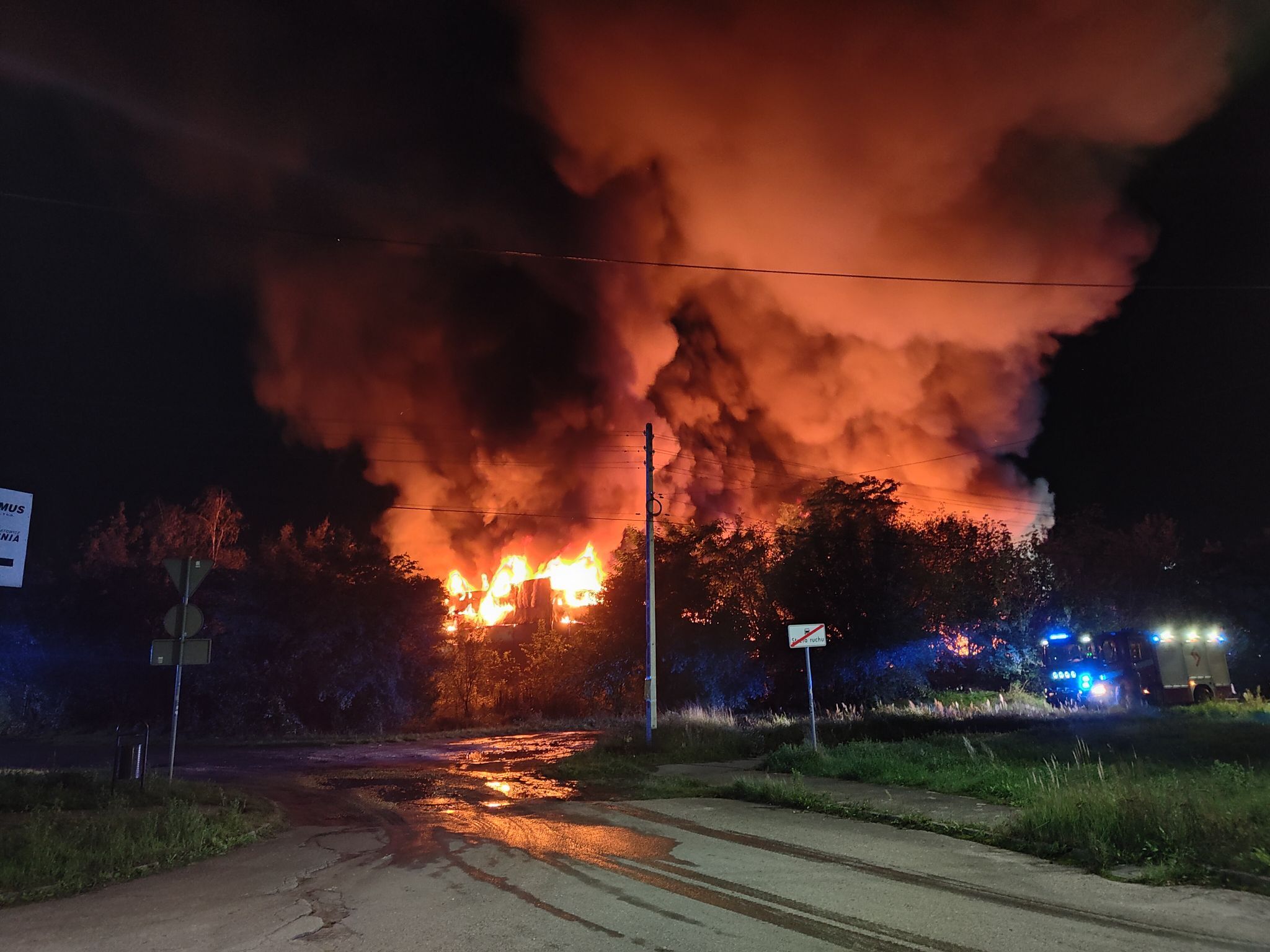 Czeladz Ul Rzemieslnicza Pozar Hali Produkcyjnej Fot Radoslaw Cudzich 2025 09 26 01