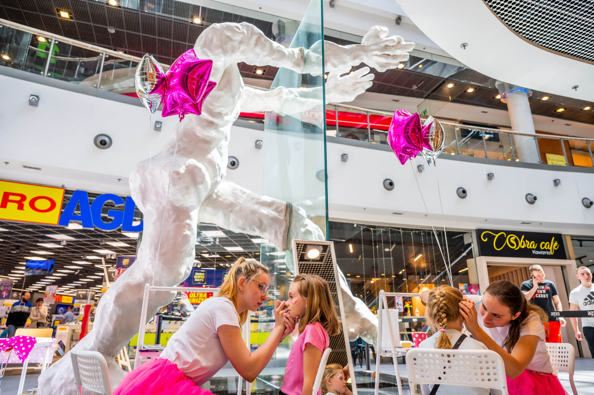 Kicia Kocia w Agorze Bytom. Malowanie twarzy, brokatowe tatuaże, wata cukrowa, gigantyczna kolorowanka i wiele więcej atrakcji.