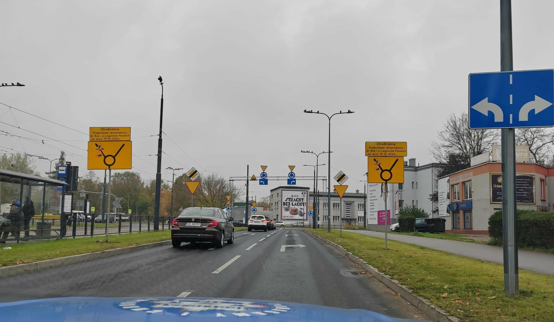 Dąbrowa Górnicza. Aleja Róż, wjazd na rondo z ulicą Królowej Jadwigi