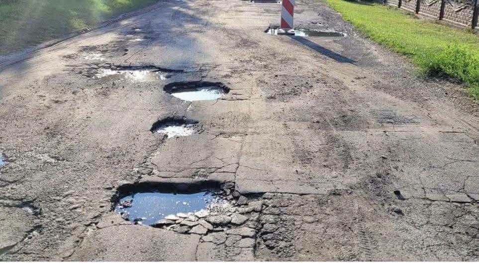 Dąbrowa Górnicza-Błędów. Ulica Zagórze. Dziurawa jezdnia. 25 czerwca 2026