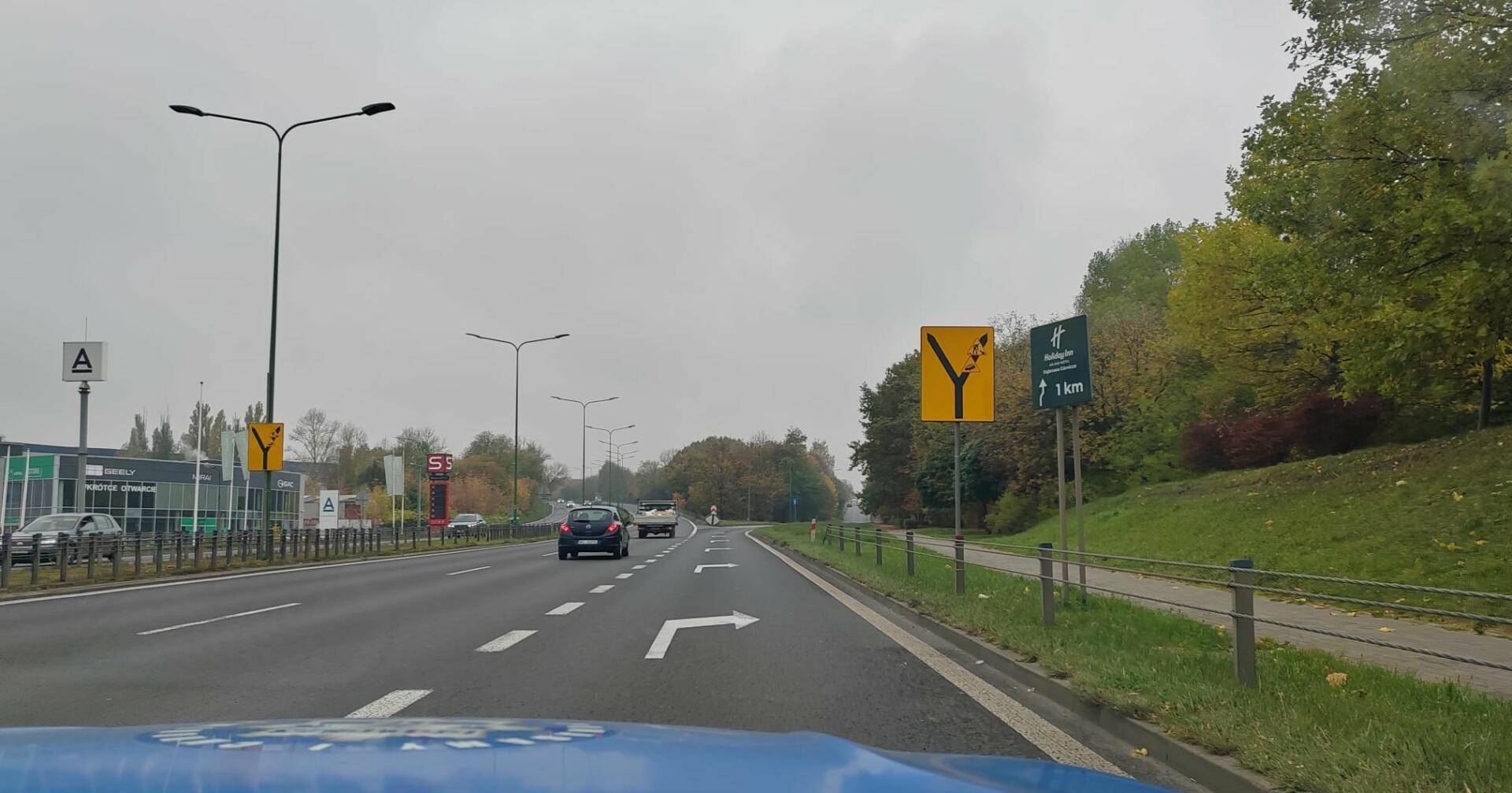 Dąbrowa Górnicza. Zjazd z DK 94 na węzeł z aleją Róż, i ulicą Legionów