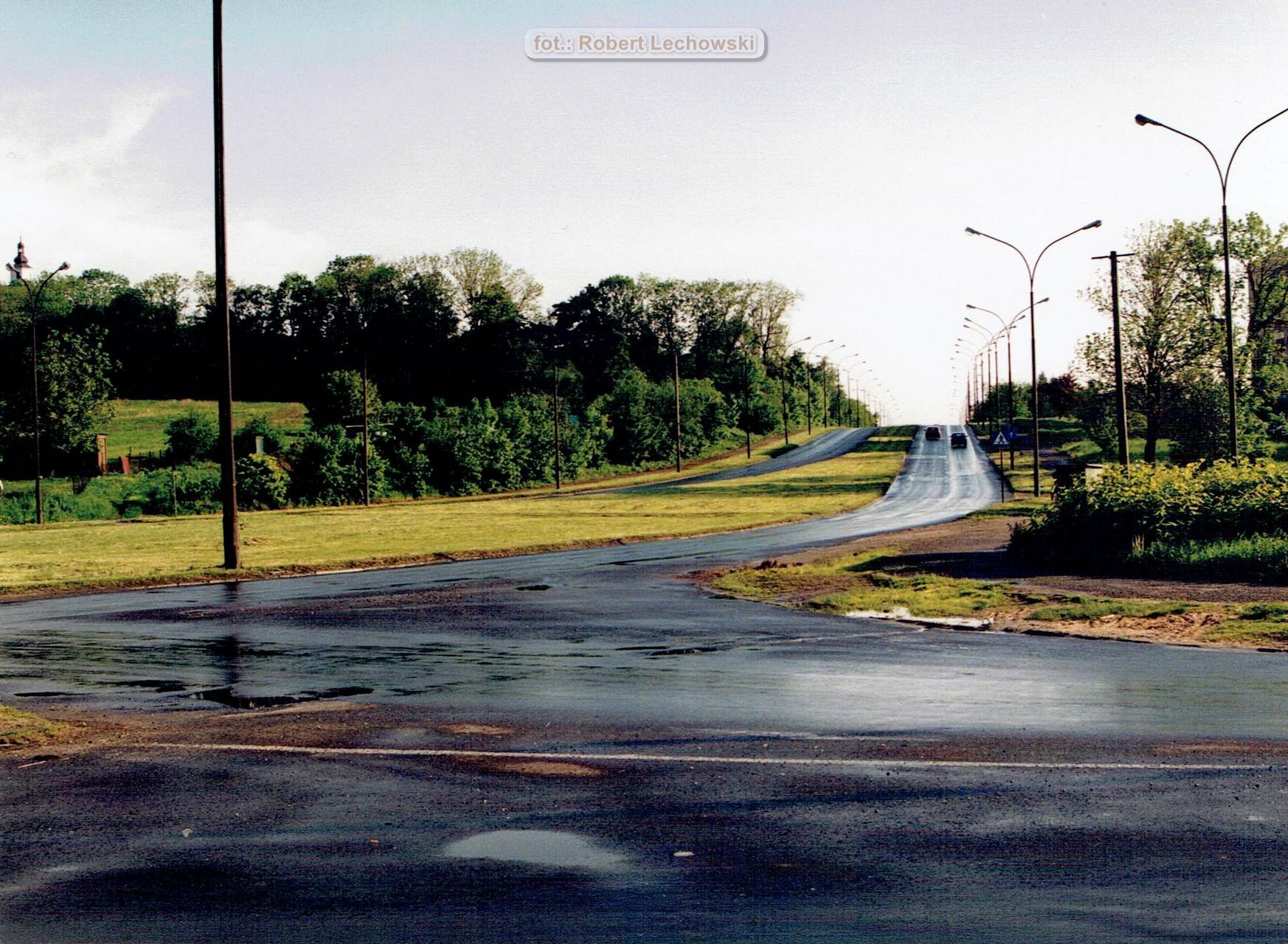 Dabrowa Górnicza-Gołonóg. Ulica Józefa Piłsudskiego, po prawej ulica Romana Piecucha. Lata 1997 – 2001.