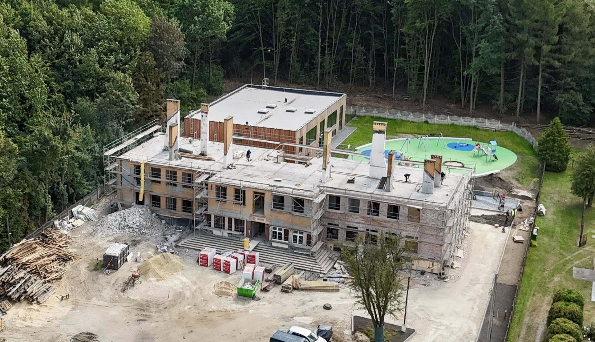 Dąbrowa Górnicza-Łosień. Szkoła Podstawowa nr 26 im. Marii Konopnickiej podczas przebudowy. 27 sierpnia 2025.