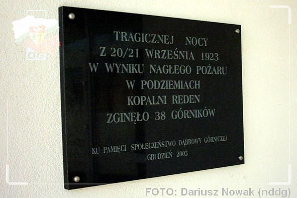 Dąbrowa Górnicza. Park Hallera. Tablica pamiątkowa ku czci ofiar pożaru w Kopalni Węgla Kamiennego «Reden».