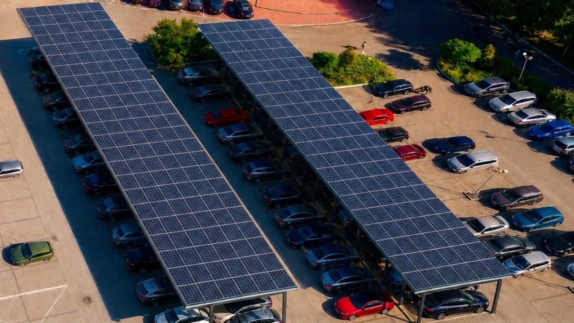 Dabrowa Górnicza. Wiaty z panelami fotowoltaicznymi na parkingu parku wodnego »Nemo«. Wizualizacja. Maj 2026