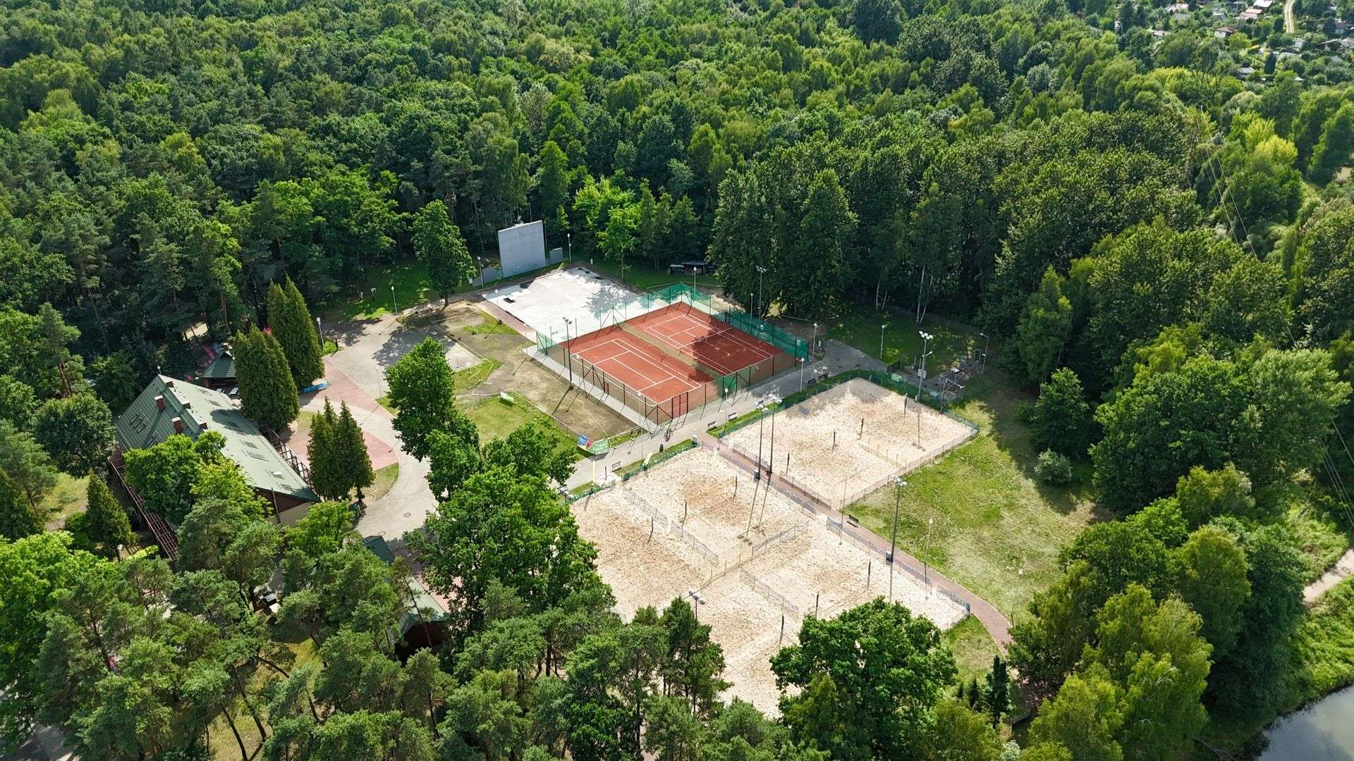 Dąbrowa Górnicza. Korty tenisowe w parku Zielona