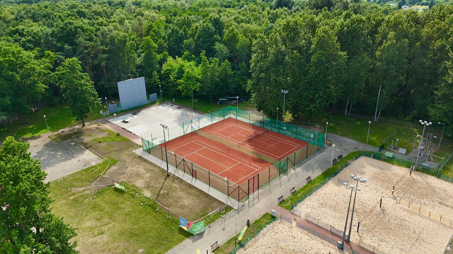 Dąbrowa Górnicza. Korty tenisowe w parku Zielona