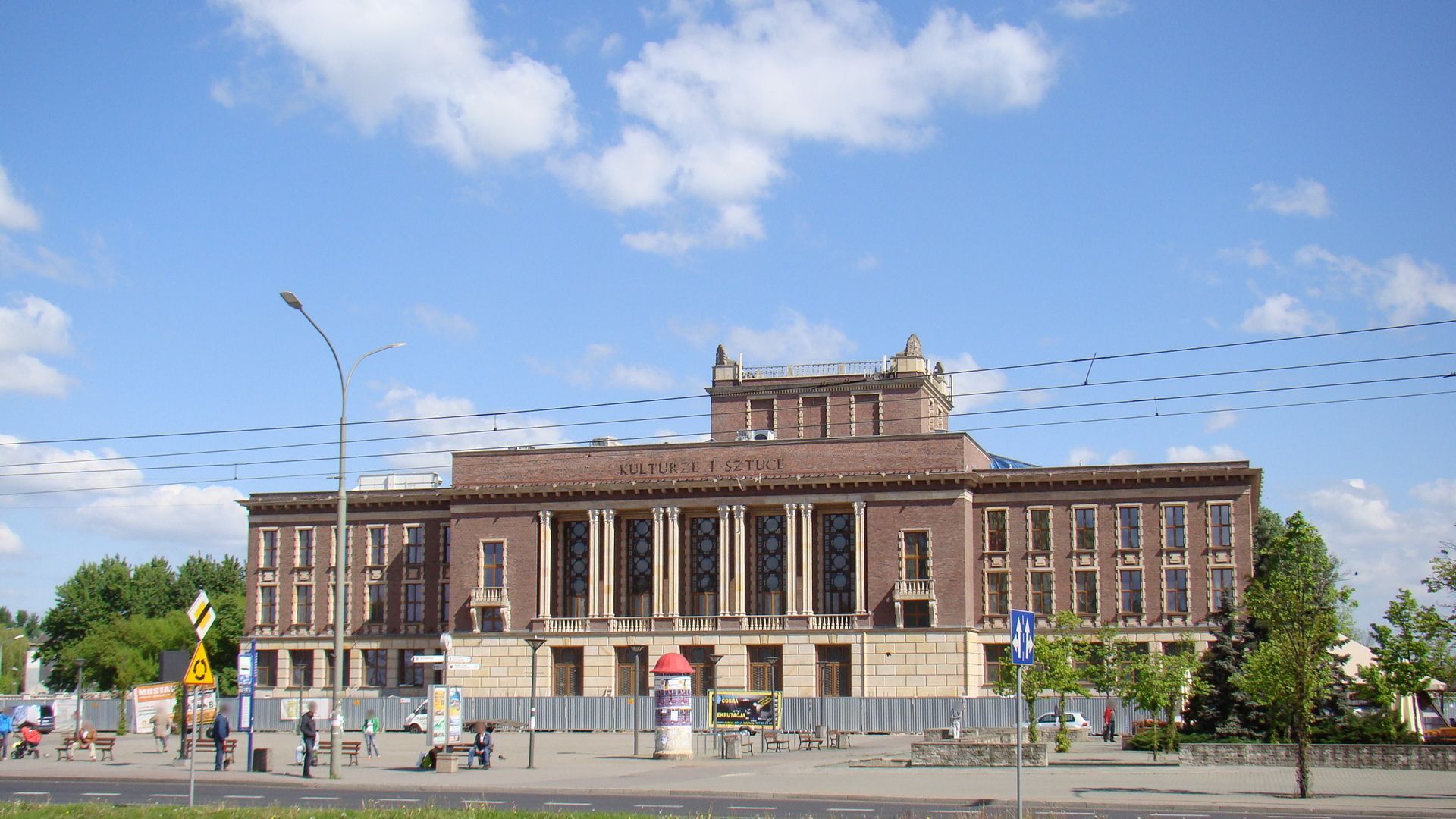 Co powinno się zmienić na placu przed Pałacem Kultury Zagłębia w Dąbrowie? Odpowiedź mają dać warsztaty pod hasłem „placemaking”