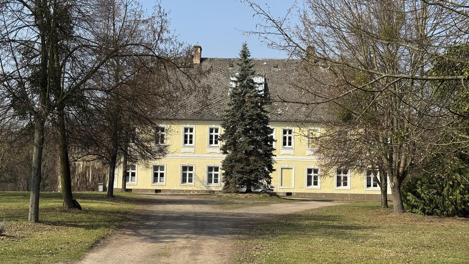 Dwór w Krasnej Górze