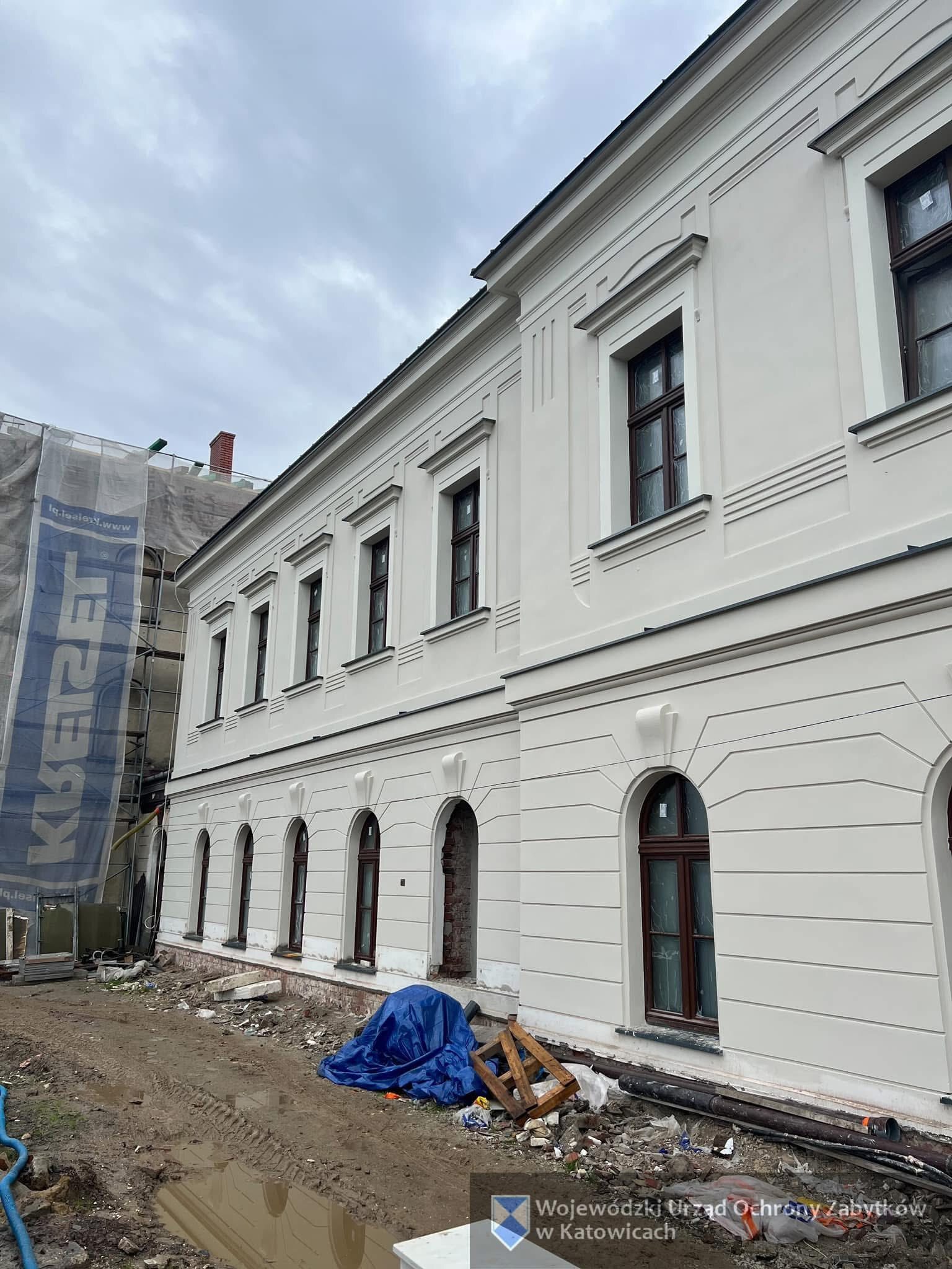 Elewacja północna segmentu zachodniego, Dworzec w trakcie trwania prac w 2022 r.