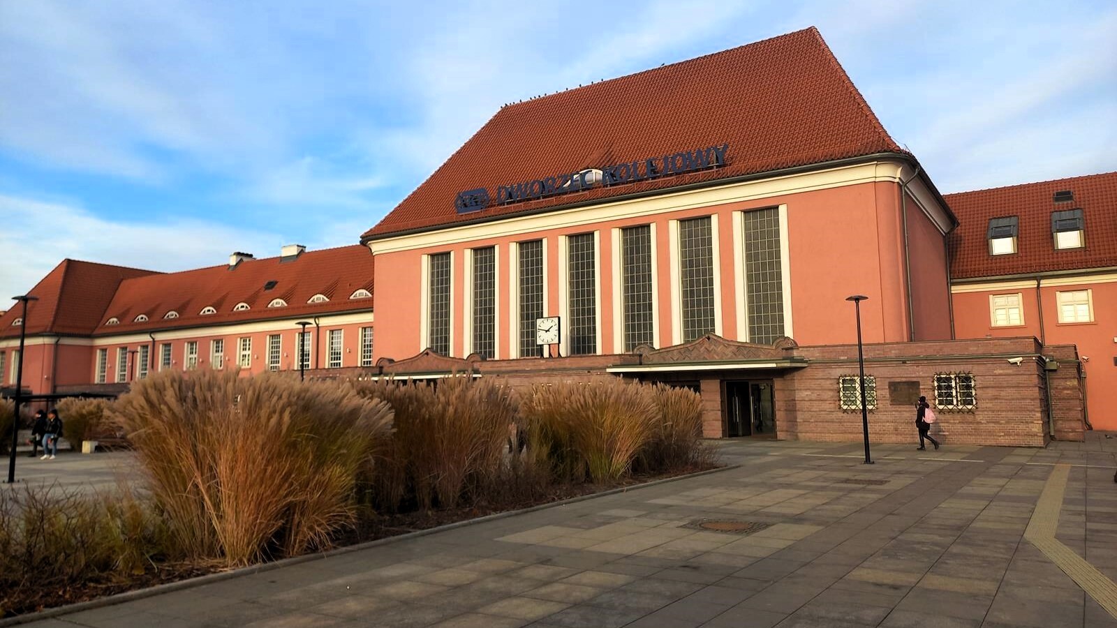 Gliwicki banhof ma 100 lat. Opowieść o dworcu, który zmieniał miasto