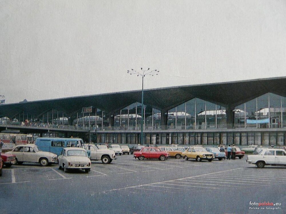 Dworzec autobusowy w Katowicach 13 2023 02 02 194144 cyne