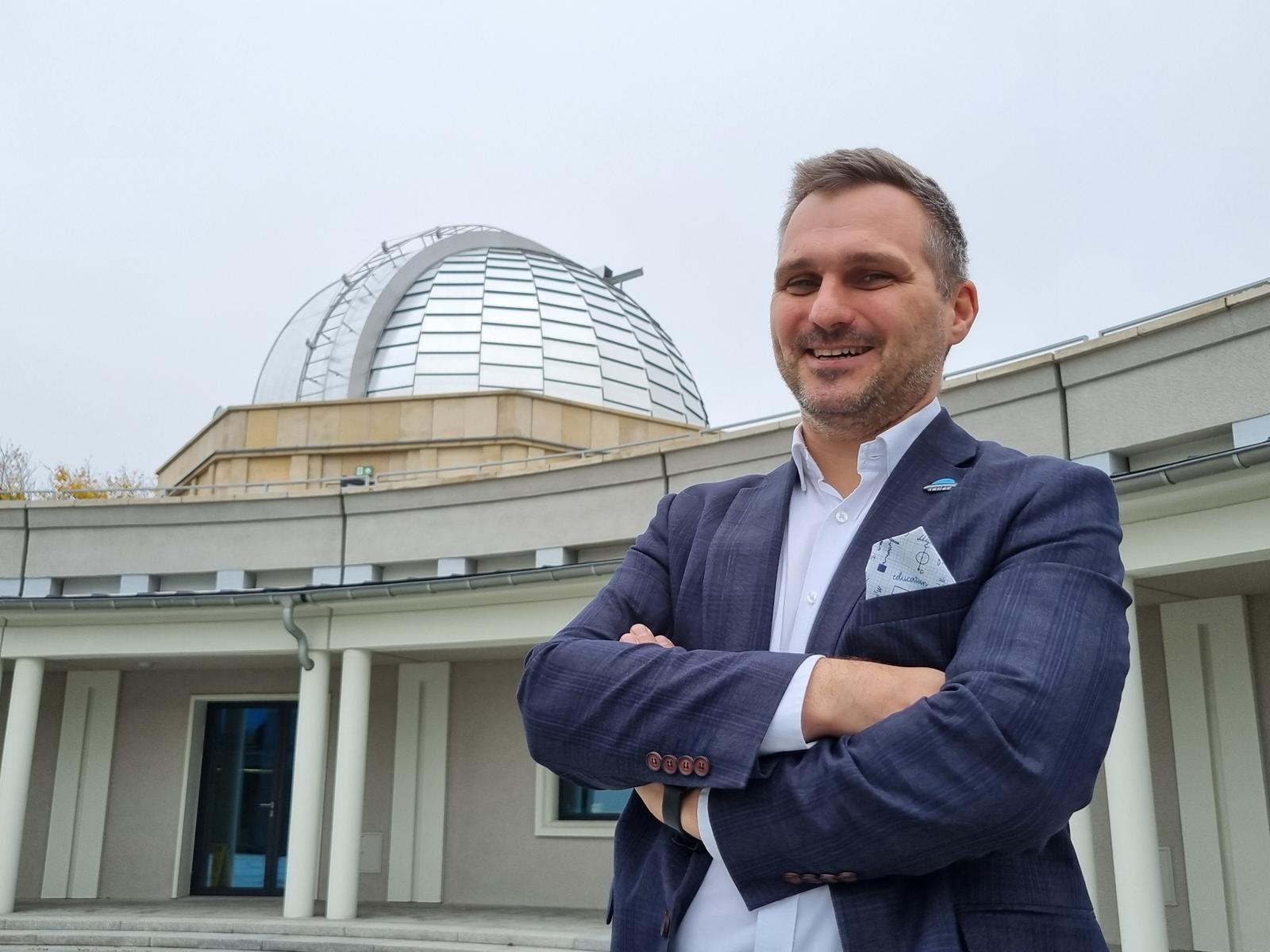 Dyrektor Planetarium Slaskiego Damian Jableka 2