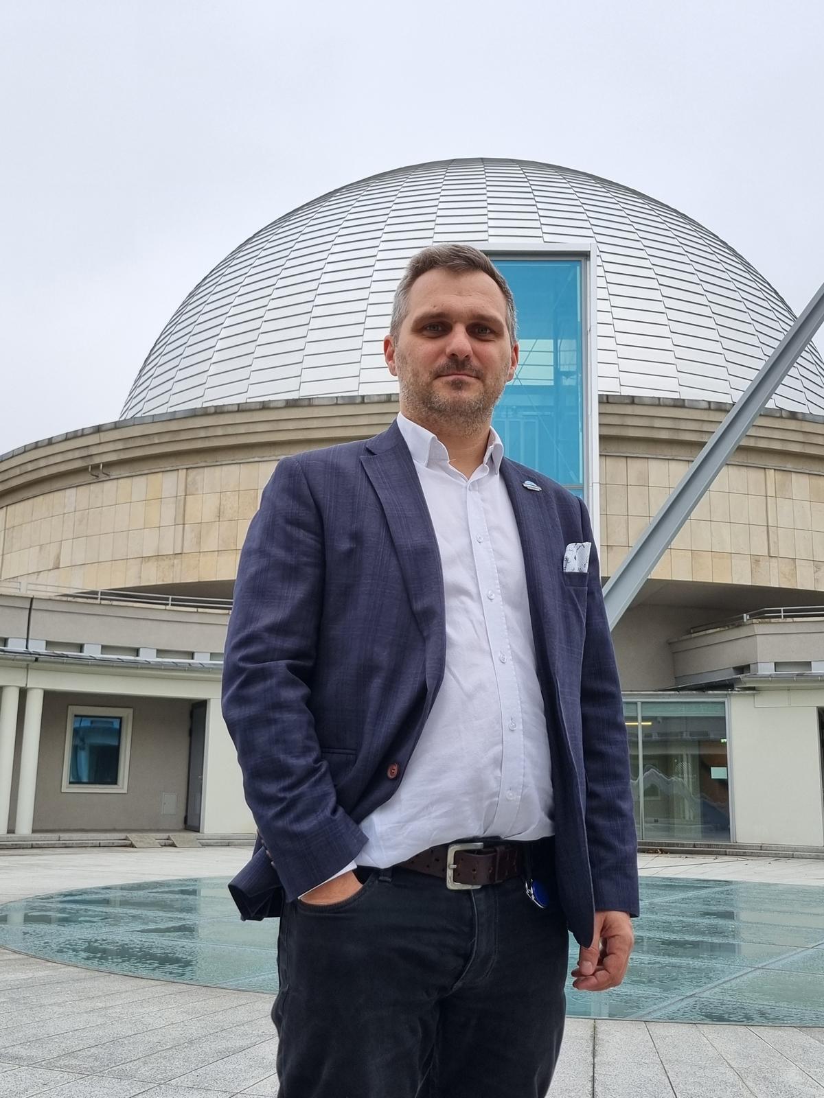 Dyrektor Planetarium Slaskiego Damian Jableka 6