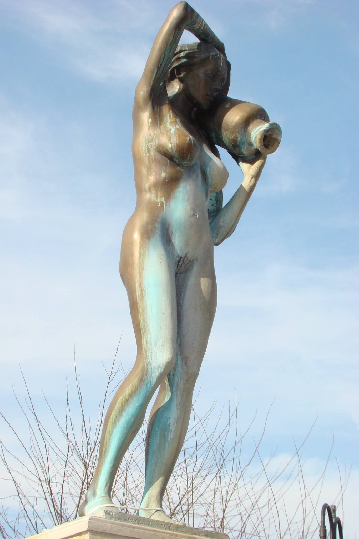 Dziewczyna z Dzbanem w Debrznie na Pomorzu