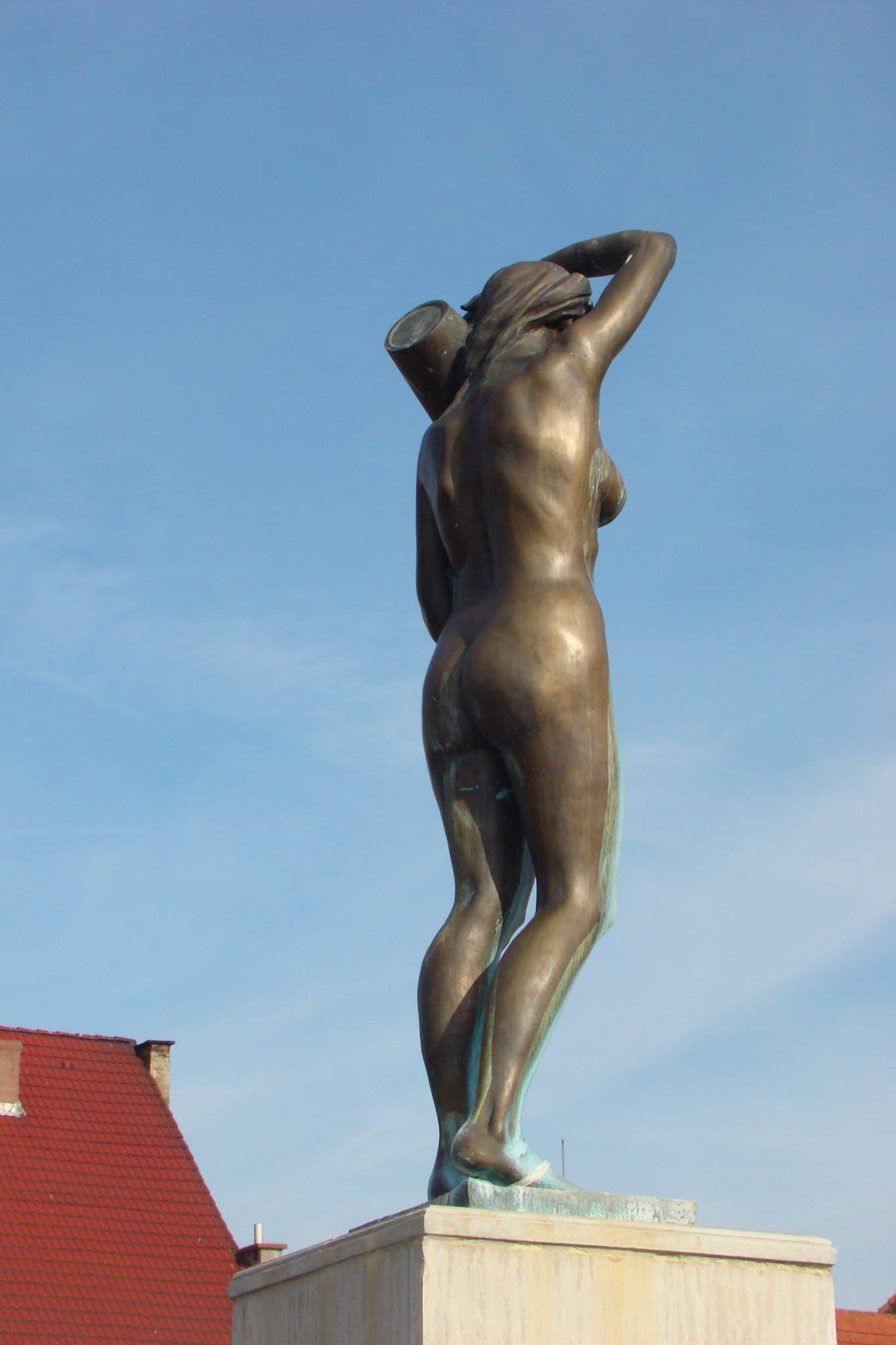 Dziewczyna z Dzbanem w Debrznie na Pomorzu