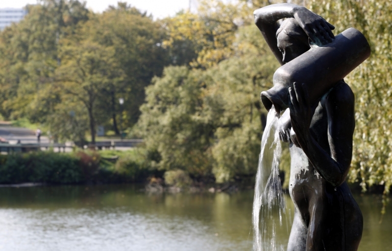 Dziewczyna z Dzbanem w Parku Śląskim. Ta pierwsza.