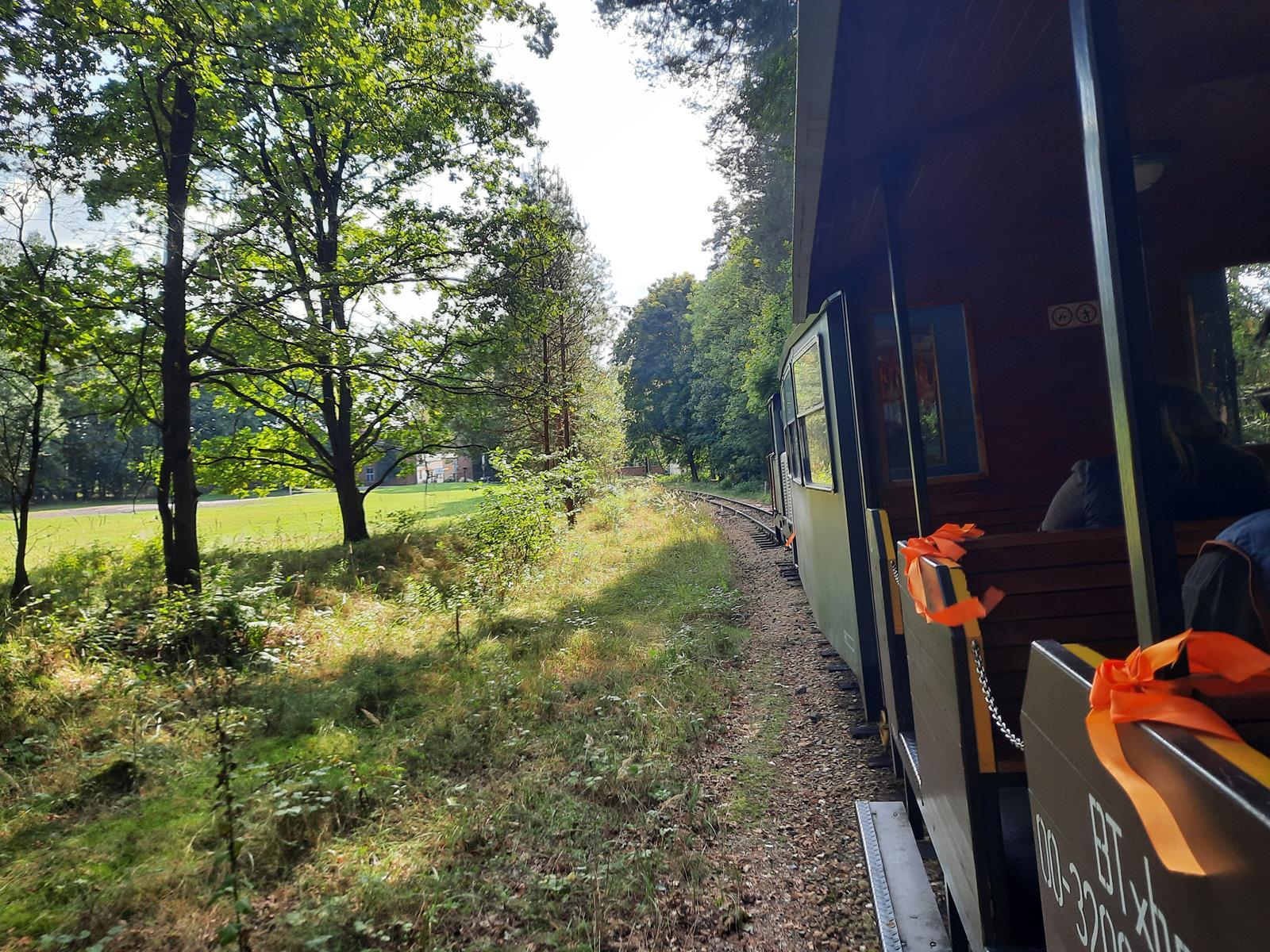 Przejażdżka kolejką wąskotorową w Rudach