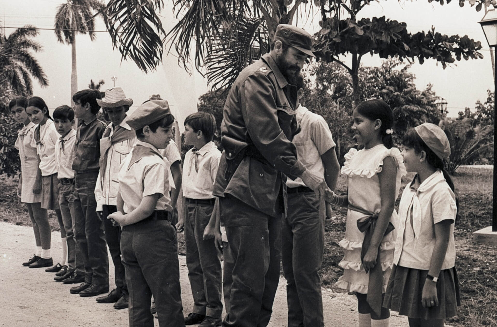 Fidel Castro z pionierami w Parque Lenin. rok 1974