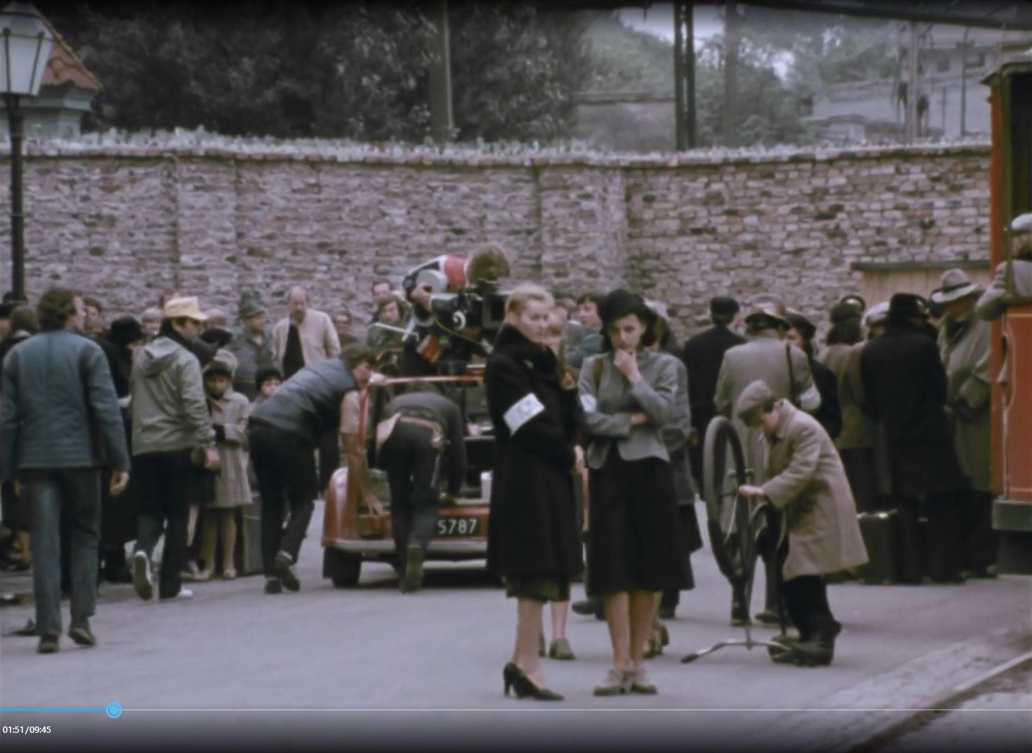 Kręcenie filmu „Mur” („The Wall”, 1982) na ulicach Sosnowca-Konstantynowa (ulica Wincentego Pstrowskiego, obecnie Stanisława Staszica). Rok 1980