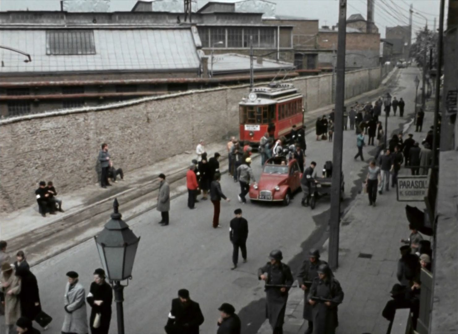 Kręcenie filmu „Mur” („The Wall”, 1982) na ulicach Sosnowca-Konstantynowa (ulica Wincentego Pstrowskiego, obecnie Stanisława Staszica). Rok 1980