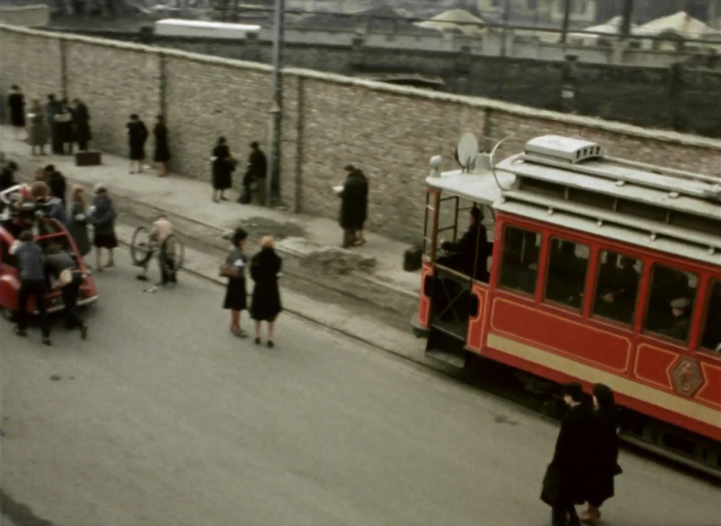 Kręcenie filmu „Mur” („The Wall”, 1982) na ulicach Sosnowca-Konstantynowa (ulica Wincentego Pstrowskiego, obecnie Stanisława Staszica). Rok 1980