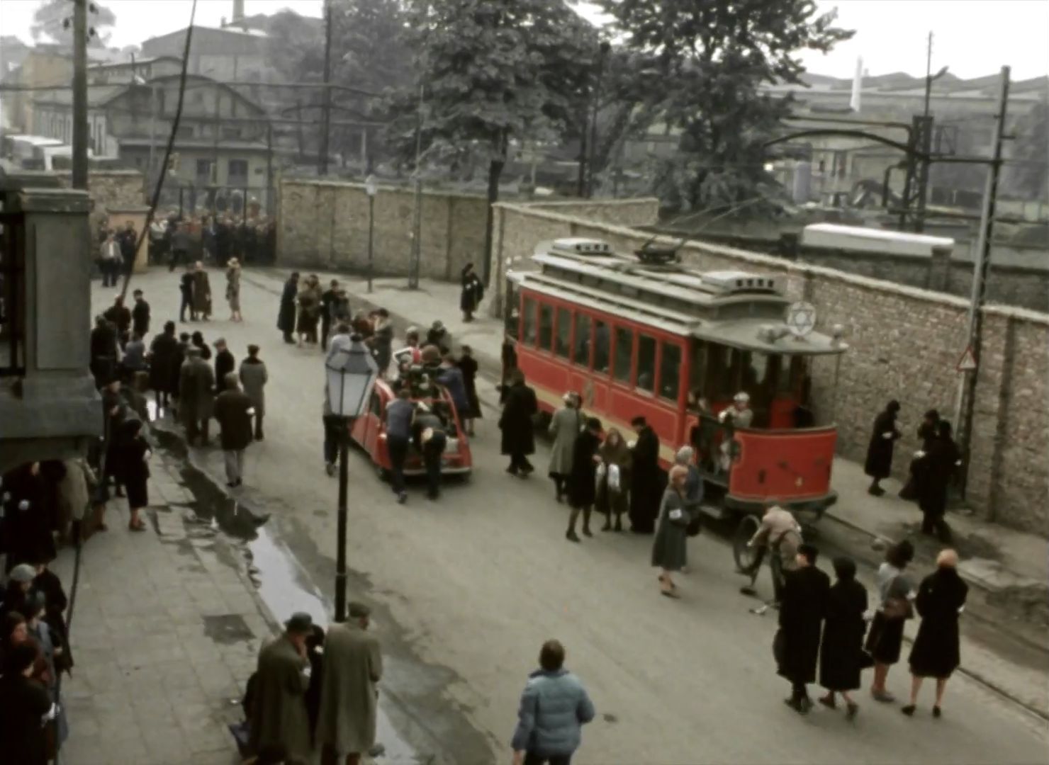 Kręcenie filmu „Mur” („The Wall”, 1982) na ulicach Sosnowca-Konstantynowa (ulica Wincentego Pstrowskiego, obecnie Stanisława Staszica). Rok 1980