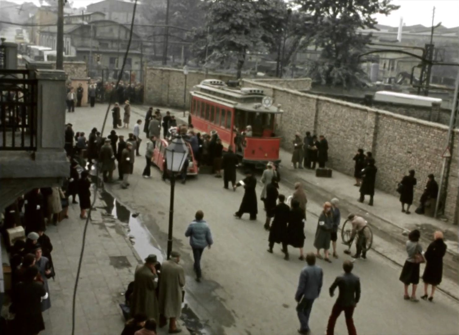 Kręcenie filmu „Mur” („The Wall”, 1982) na ulicach Sosnowca-Konstantynowa (ulica Wincentego Pstrowskiego, obecnie Stanisława Staszica). Rok 1980